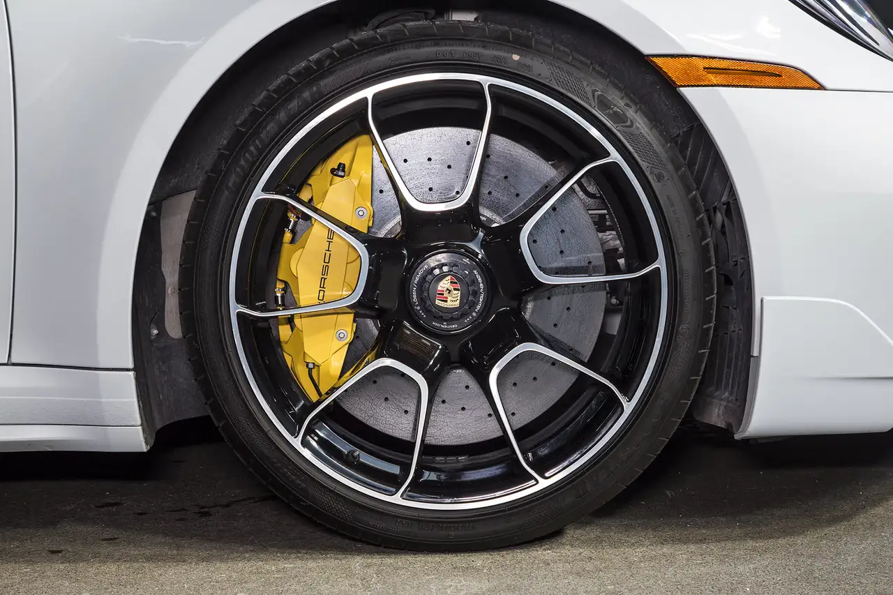 Porsche 911 - Image 12
