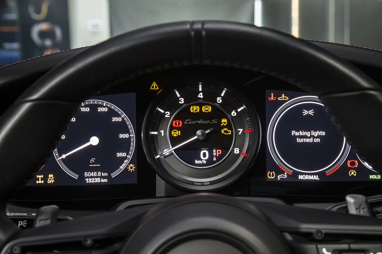 Porsche 911 - Image 19