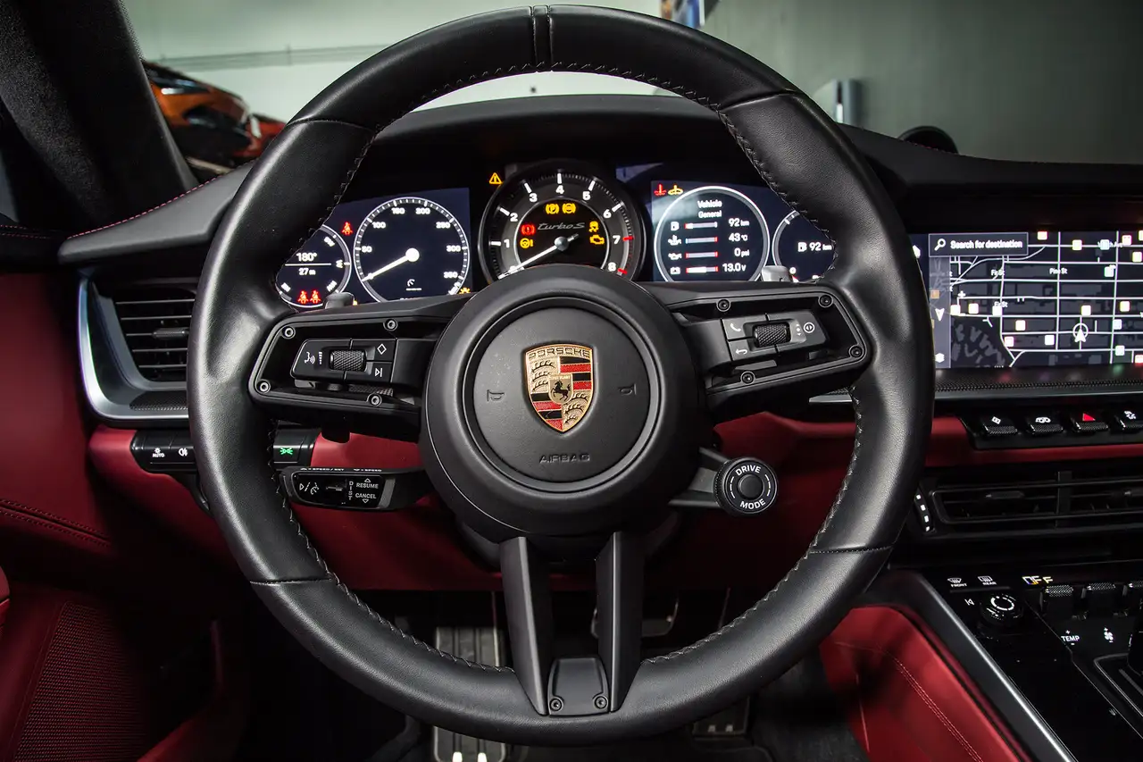 Porsche 911 - Image 18
