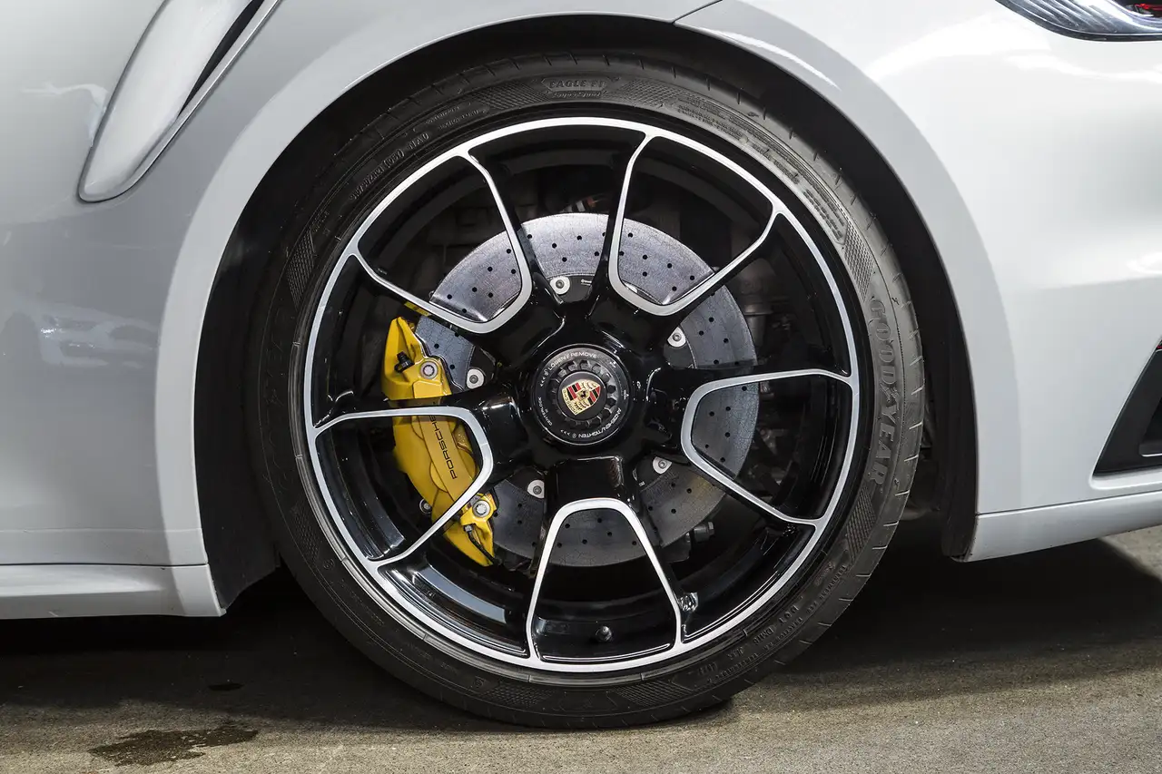 Porsche 911 - Image 10