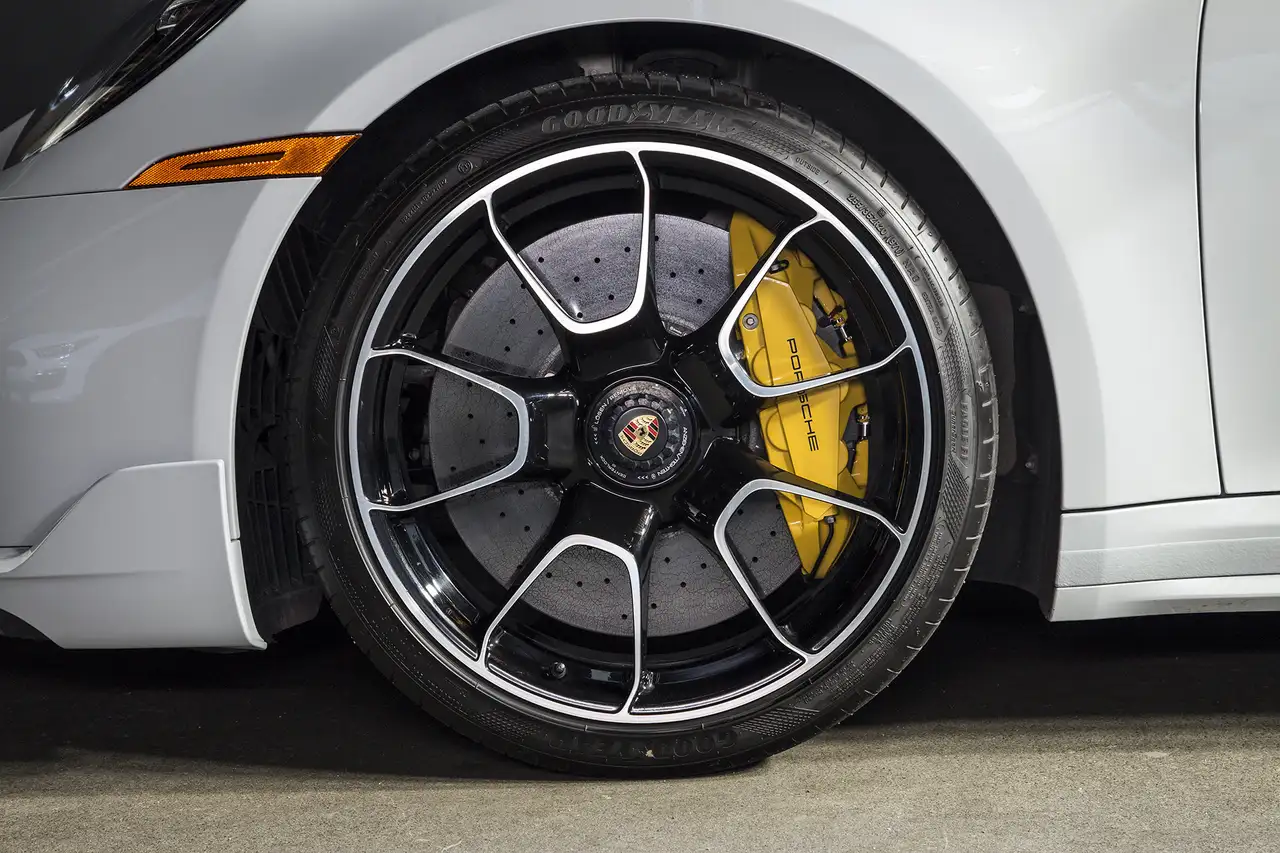 Porsche 911 - Image 9