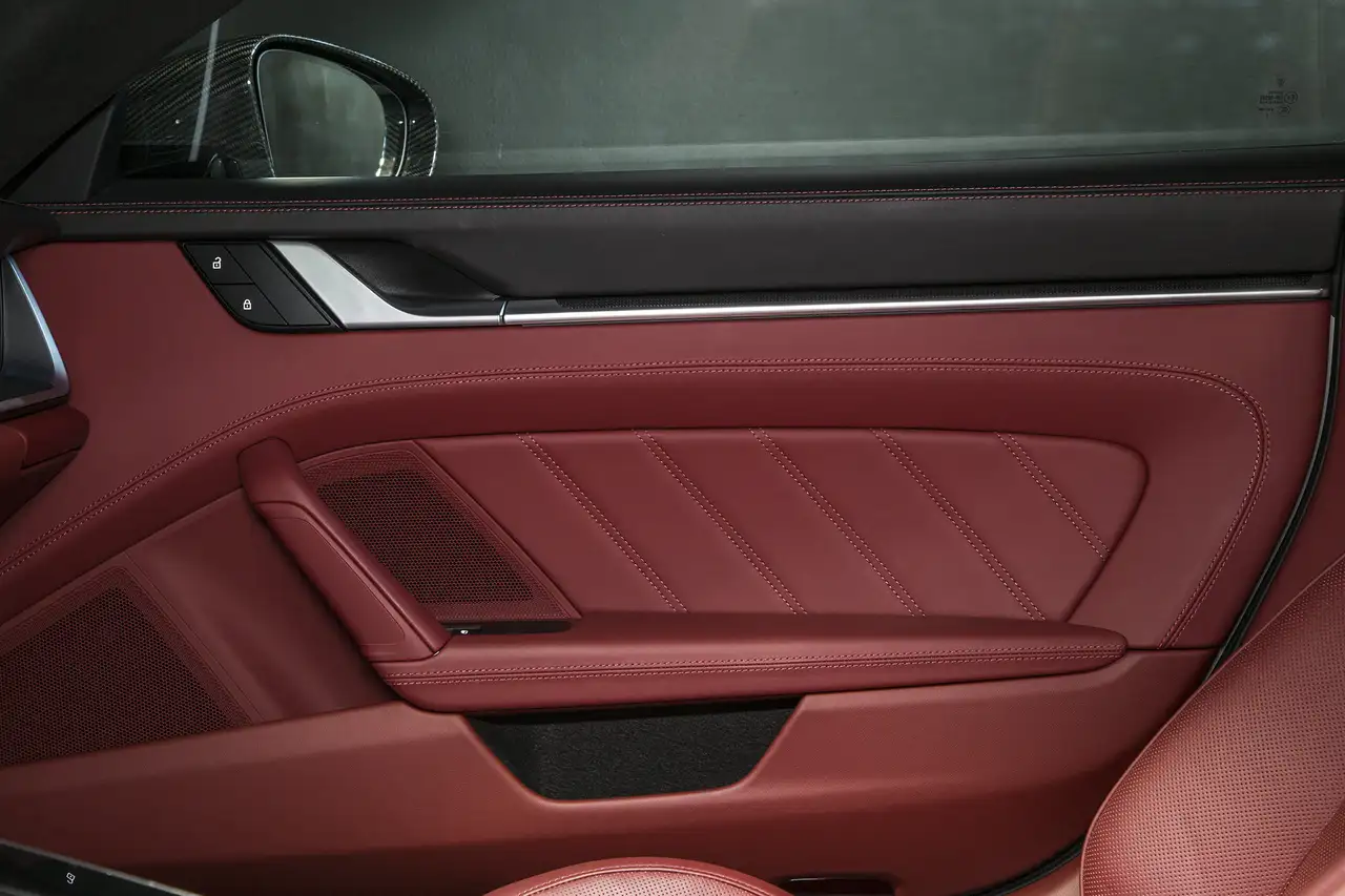 Porsche 911 - Image 17