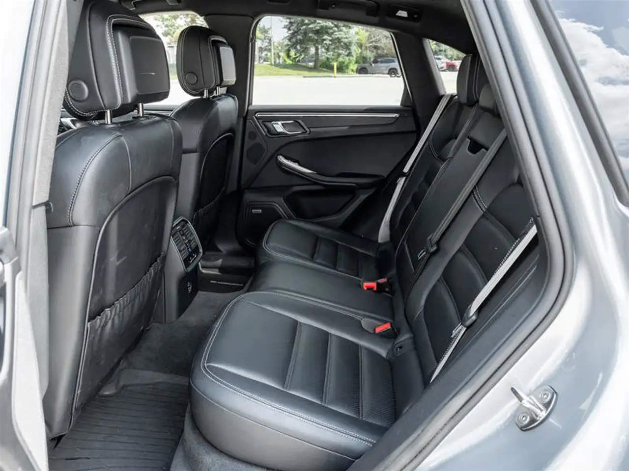 Porsche Macan - Image 40