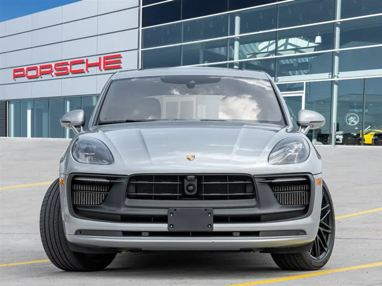 Porsche Macan - Image 2