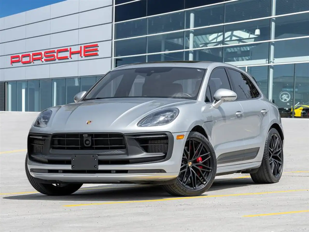Porsche Macan - Image 1