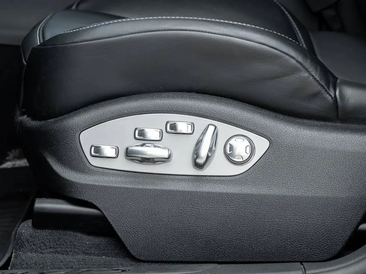Porsche Macan - Image 24