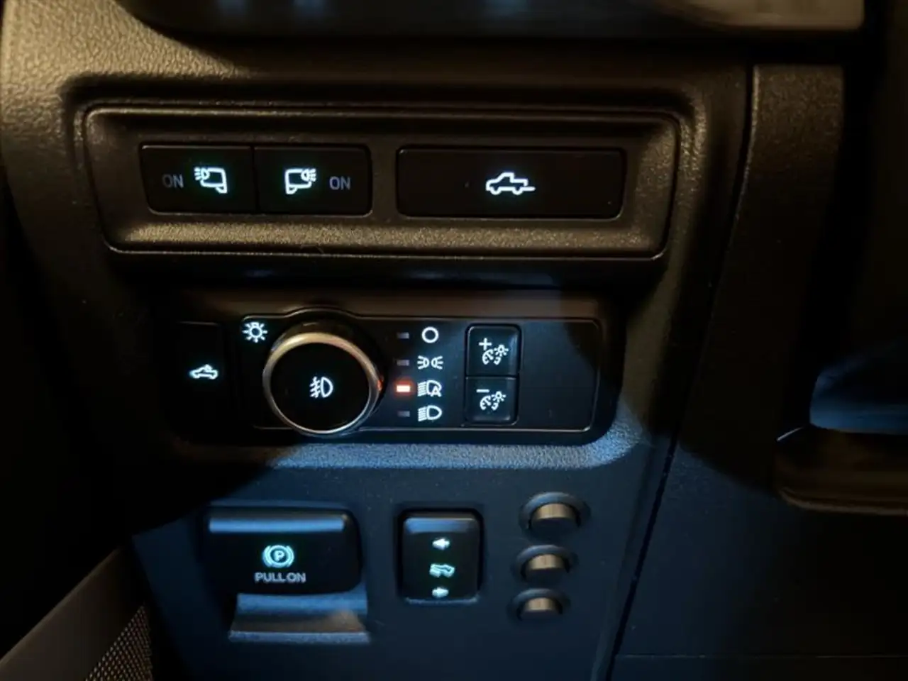 Ford F-150 - Image 18