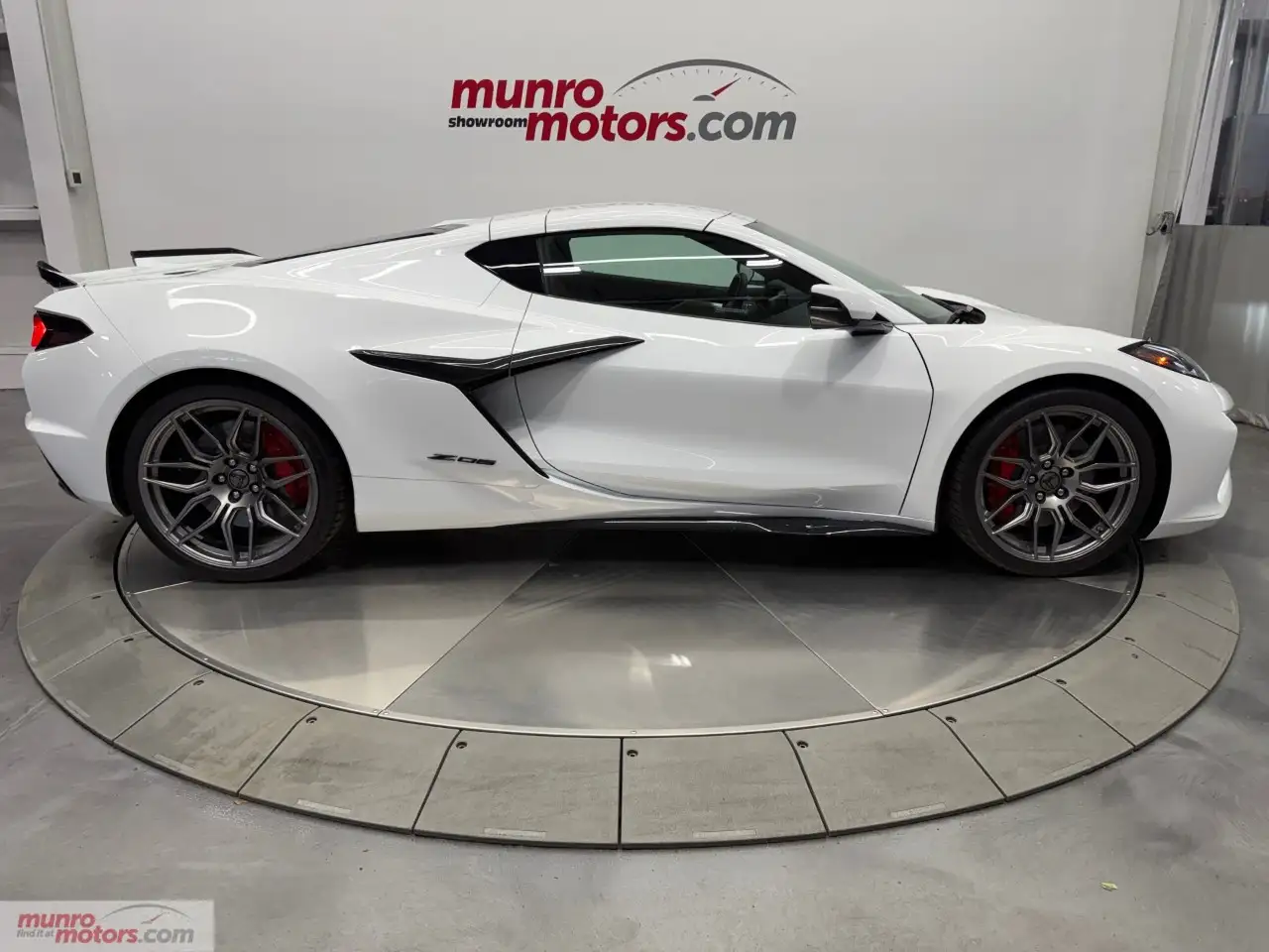 Chevrolet Corvette - Image 14