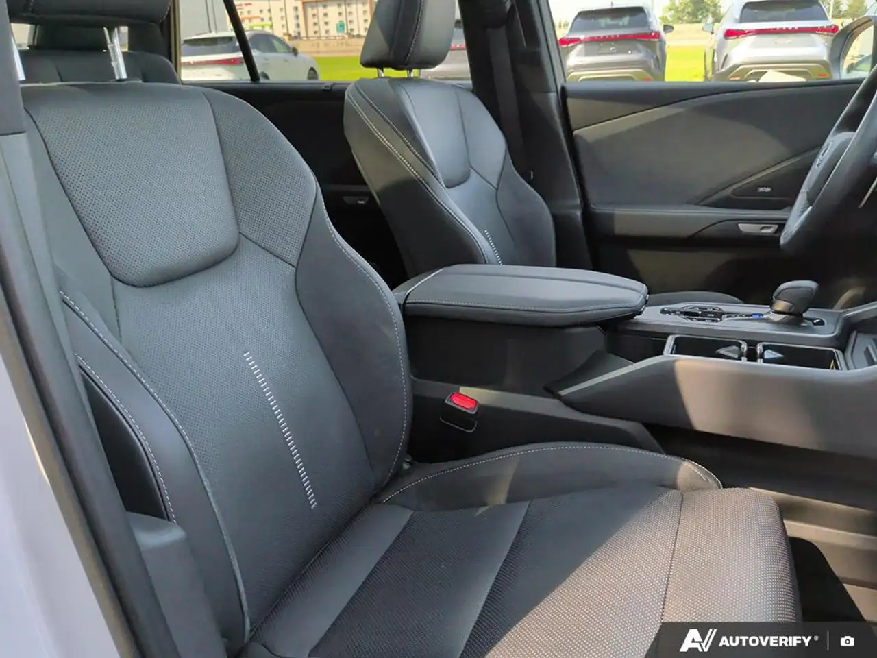 Lexus TX - Image 22
