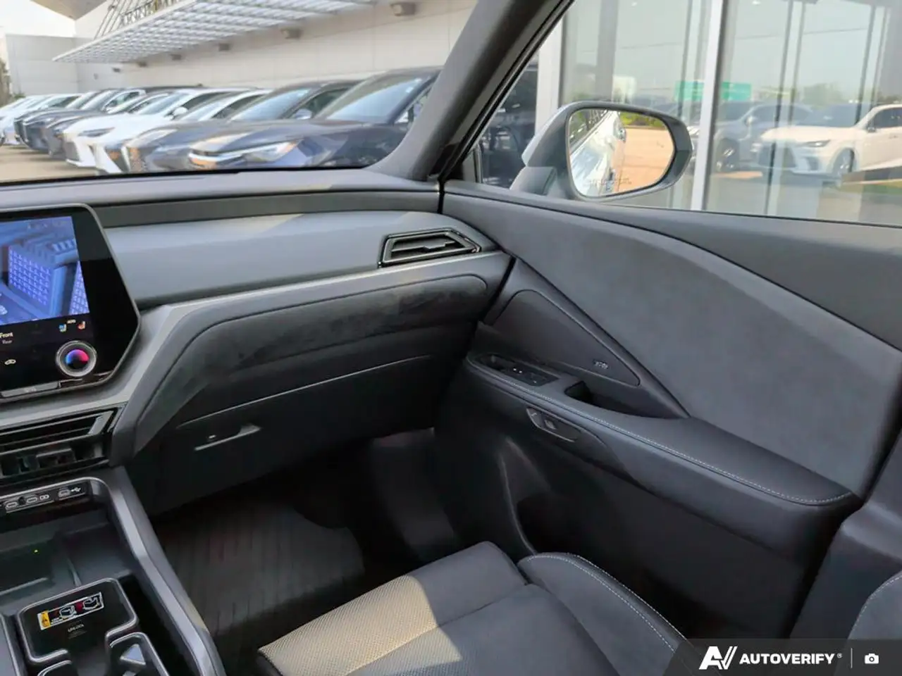 Lexus TX - Image 25