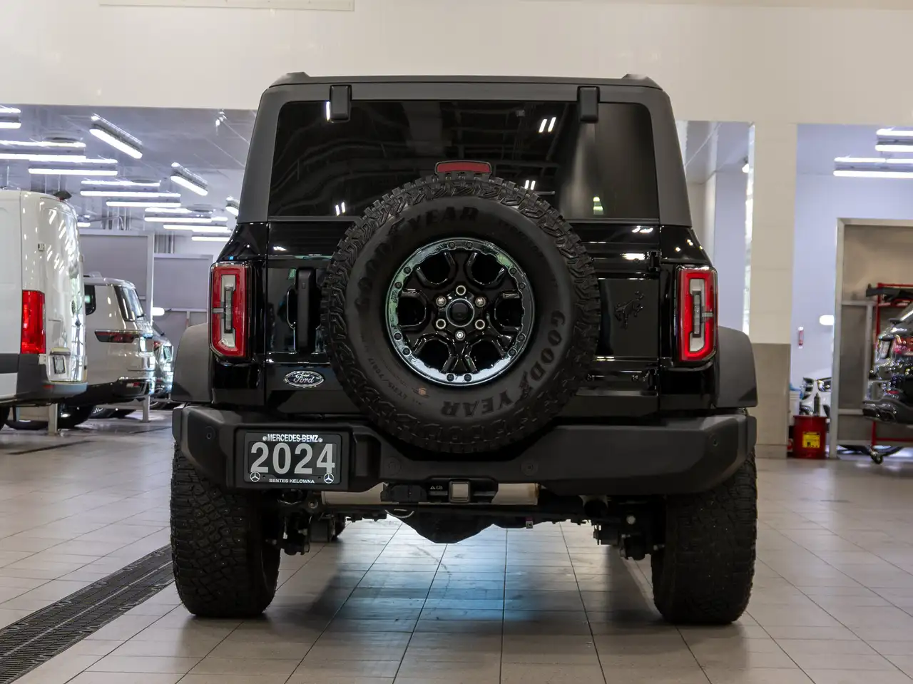 Ford Bronco - Image 4