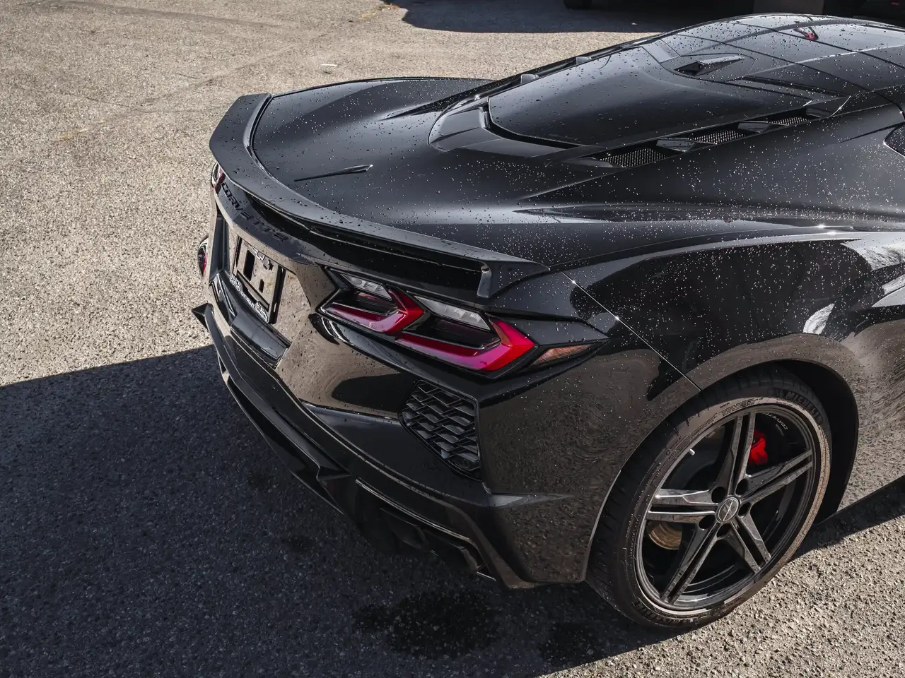 Chevrolet Corvette - Image 15