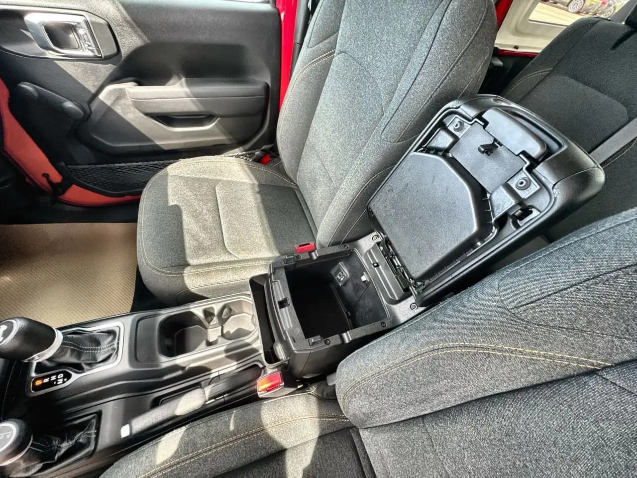 Jeep Wrangler - Image 14