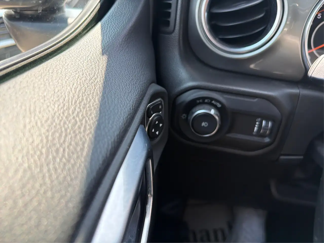 Jeep Wrangler - Image 19