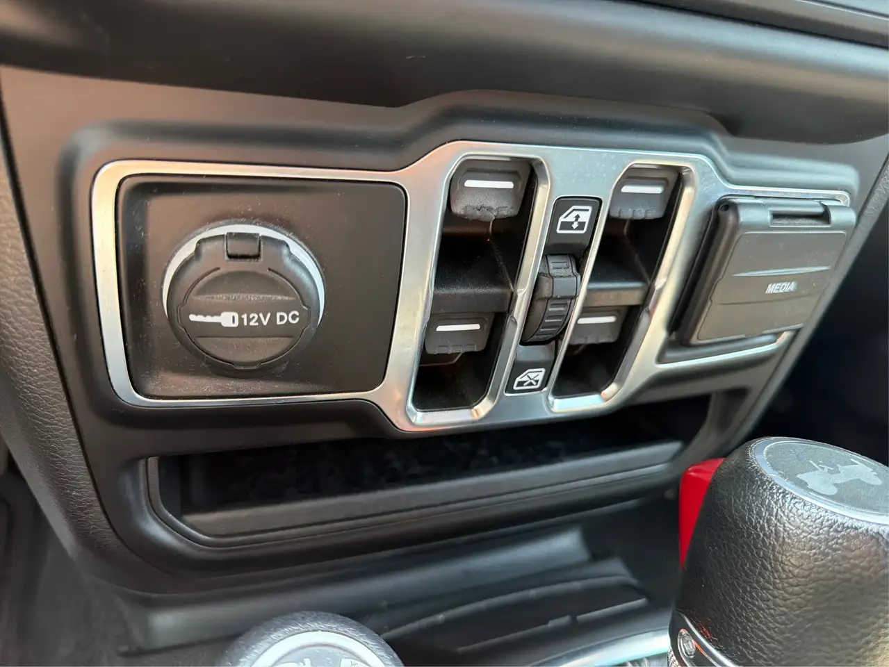 Jeep Wrangler - Image 35