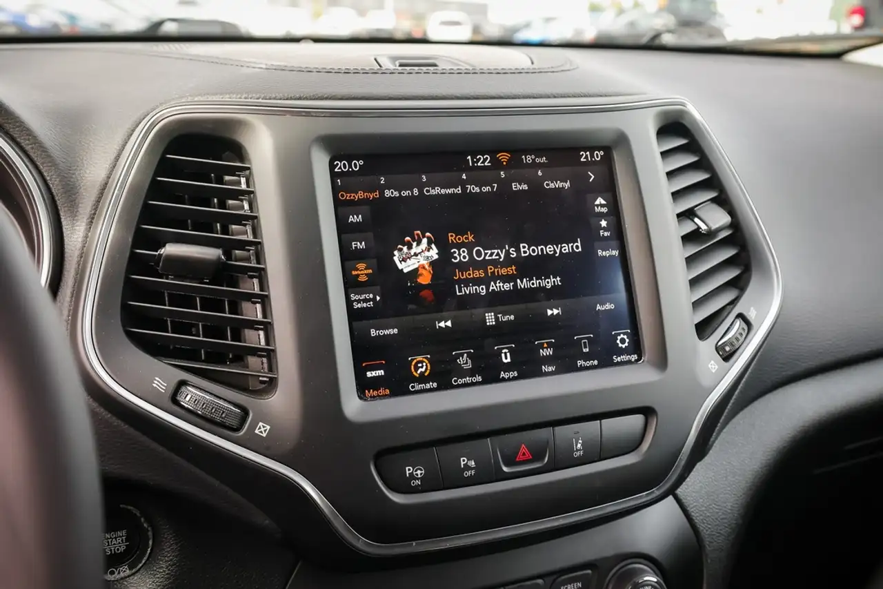 Jeep Cherokee - Image 11