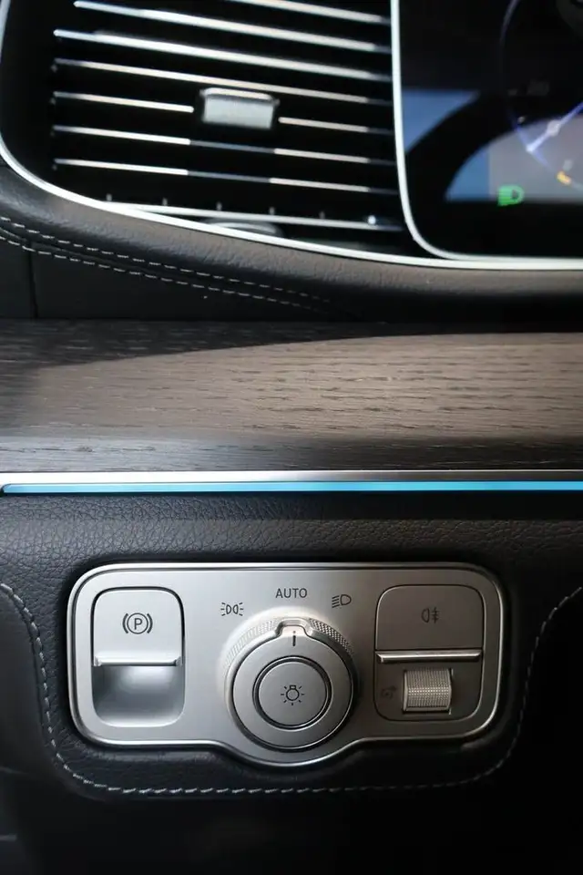 Mercedes-Benz GLE - Image 29