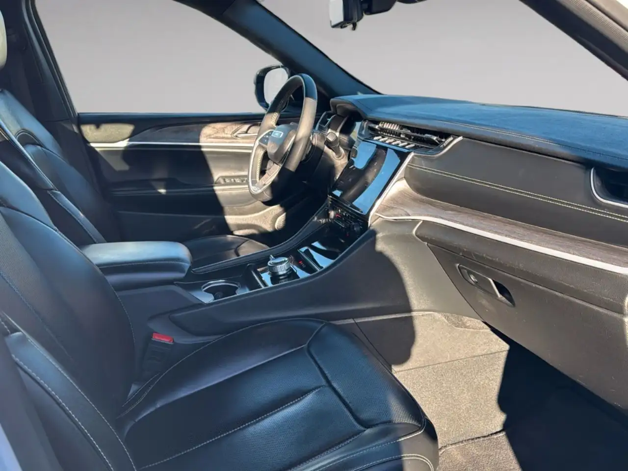 Jeep Grand Cherokee - Image 13
