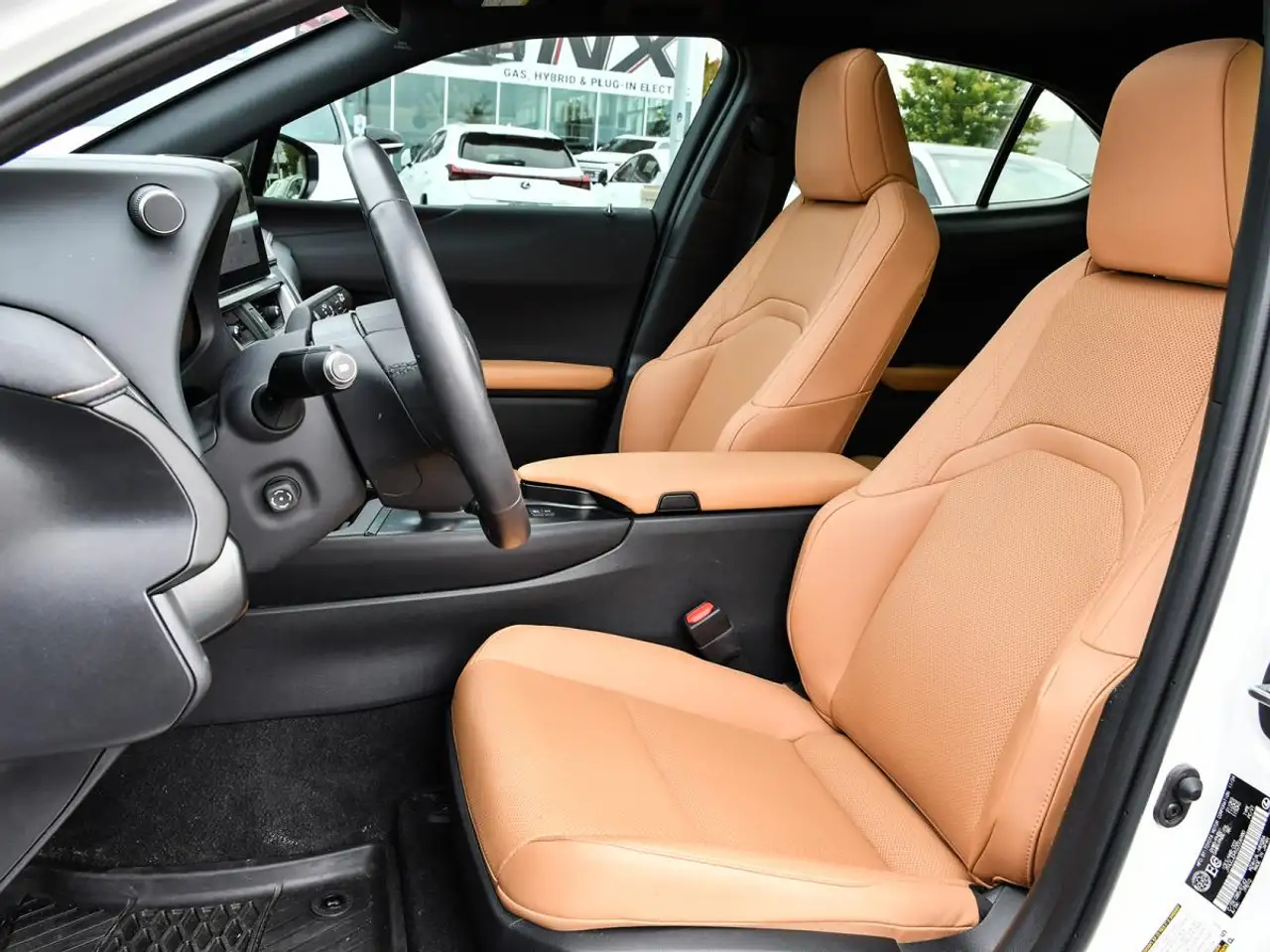Lexus UX 300h - Image 11