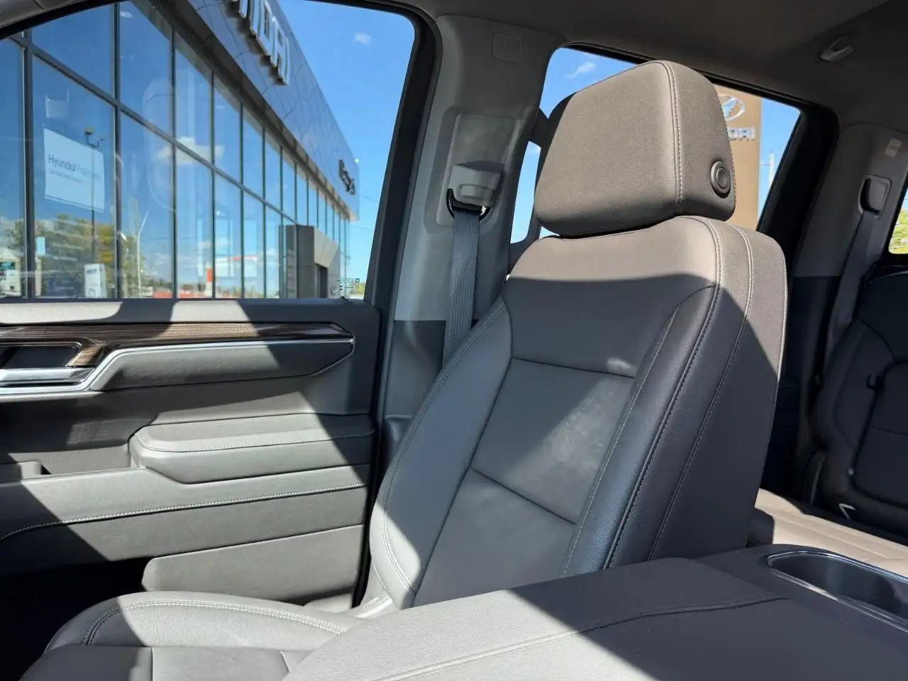 Chevrolet Silverado 1500 - Image 26