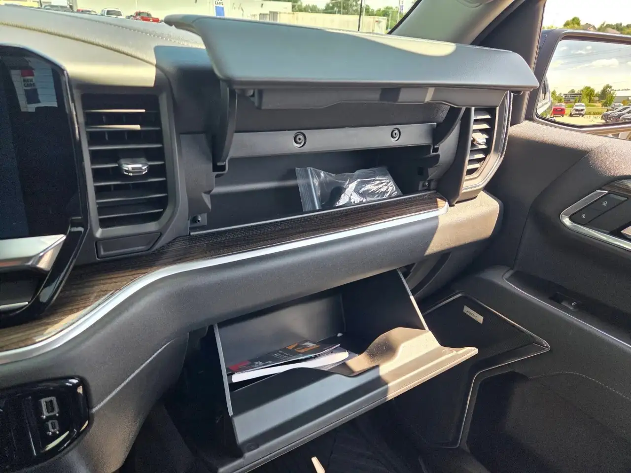 Chevrolet Silverado 1500 - Image 45