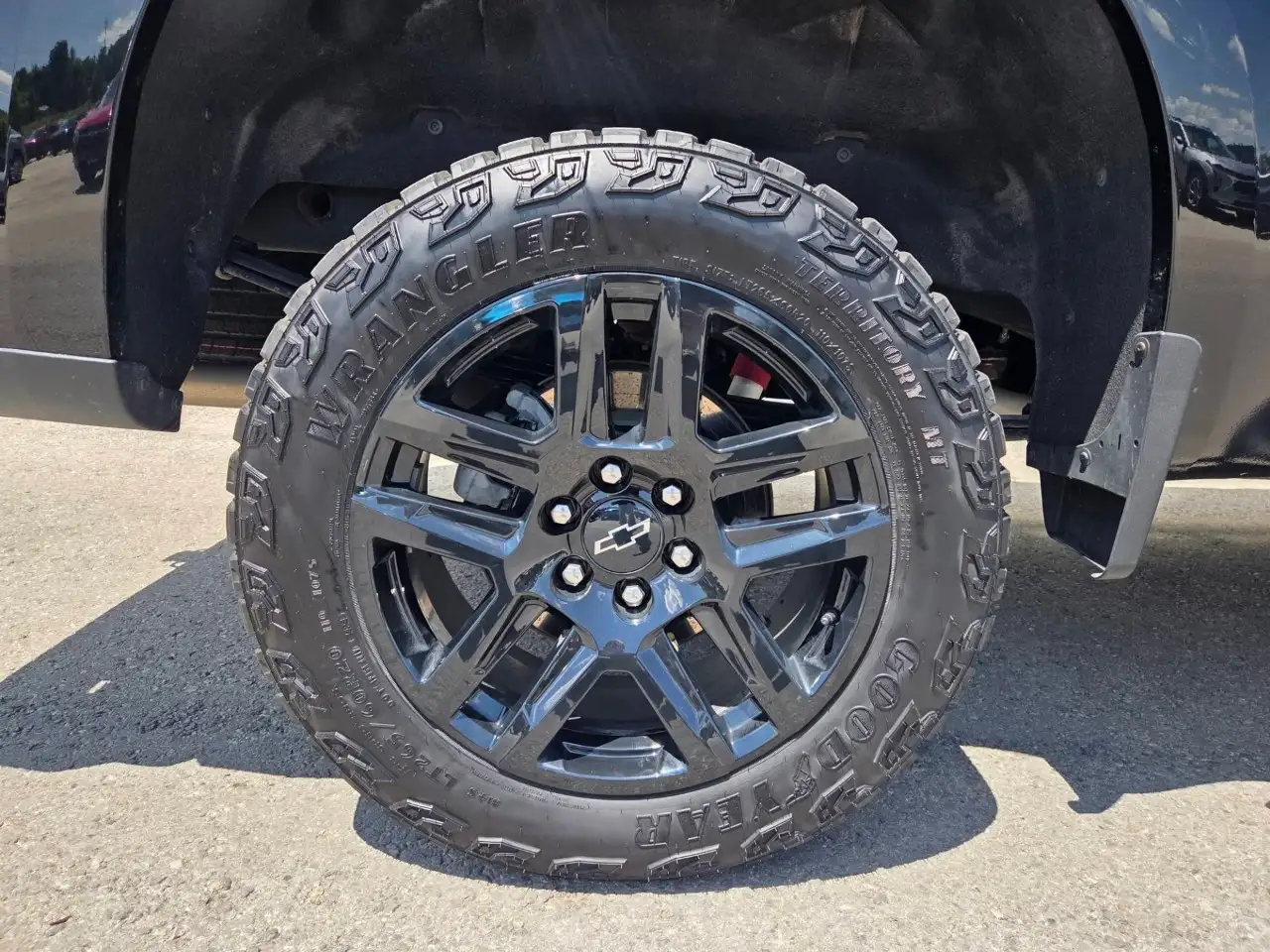 Chevrolet Silverado 1500 - Image 11