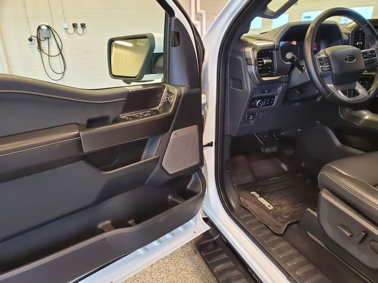 Ford F-150 - Image 8
