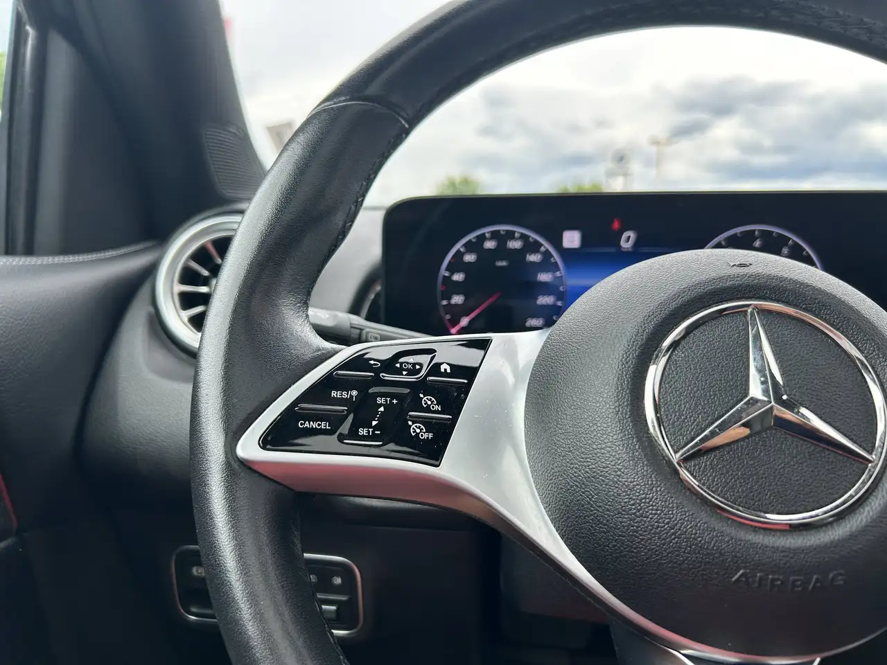 Mercedes-Benz GLB - Image 13