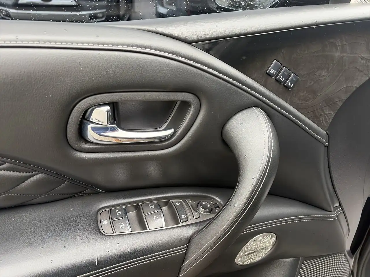 Infiniti QX80 - Image 21