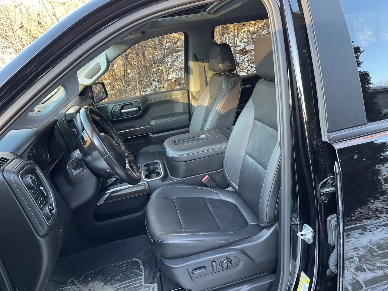 Chevrolet Silverado 1500 - Image 8