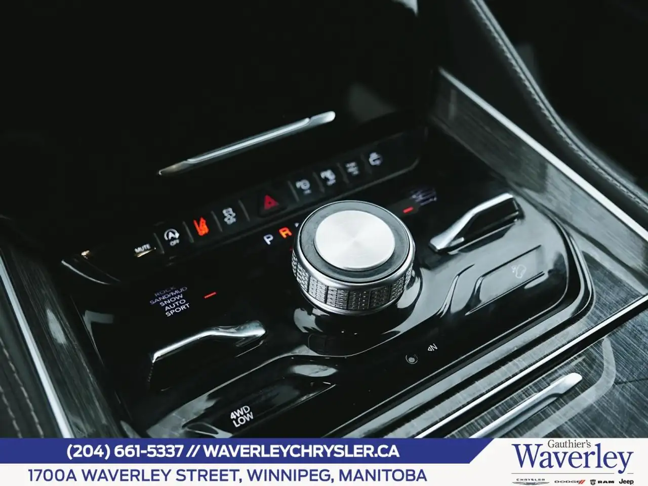 Jeep Wagoneer - Image 12