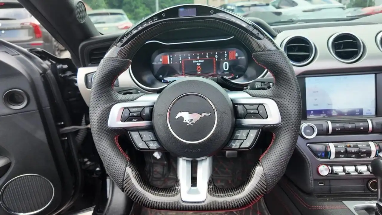 Ford Mustang - Image 10