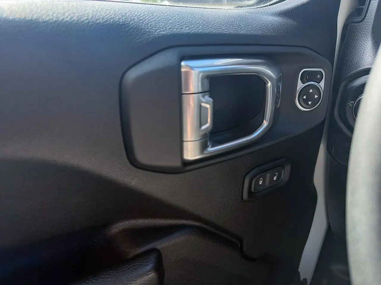 Jeep Wrangler - Image 21