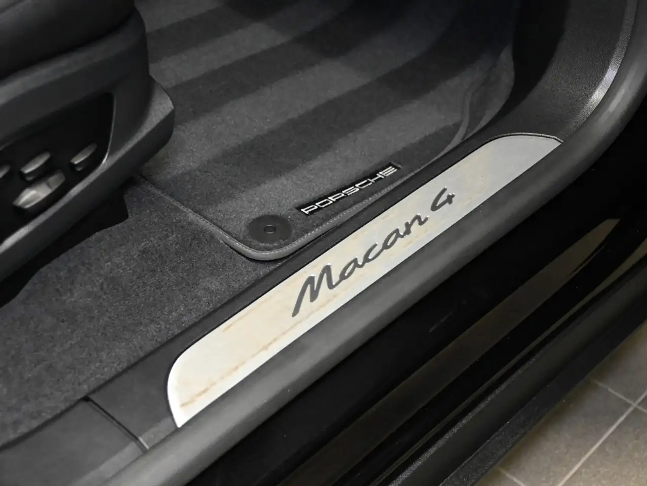 Porsche Macan - Image 23