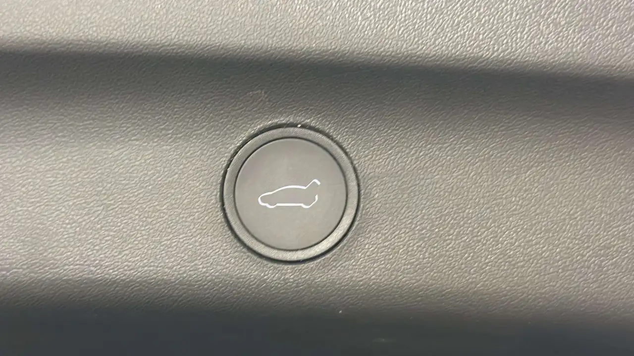 Tesla Model Y - Image 19