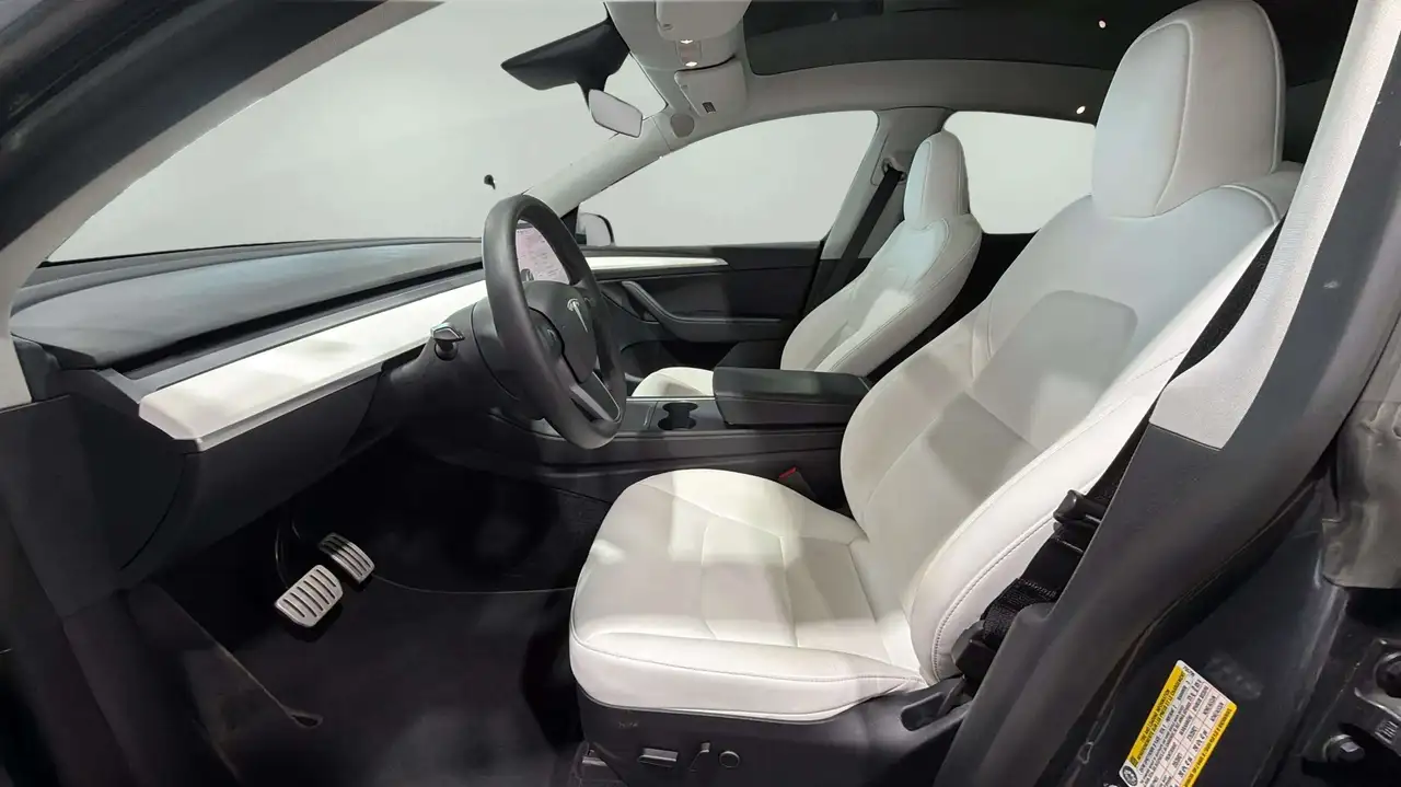 Tesla Model Y - Image 14