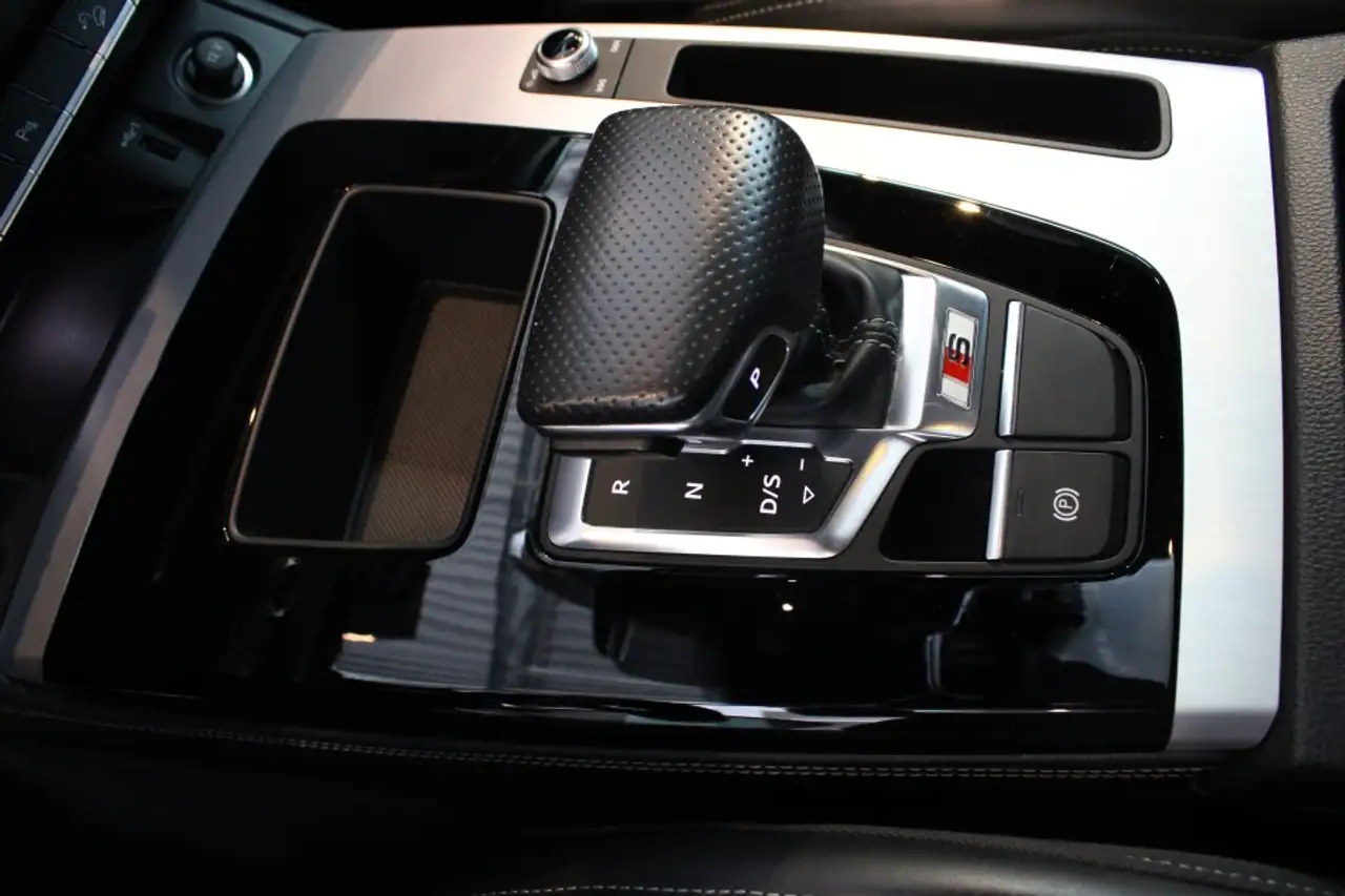 Audi SQ5 - Image 16