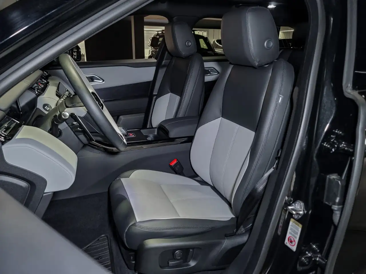 Land Rover Range Rover Velar - Image 10