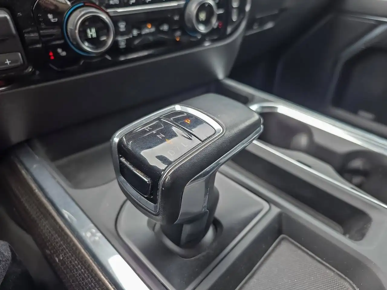 Chevrolet Silverado 1500 - Image 17