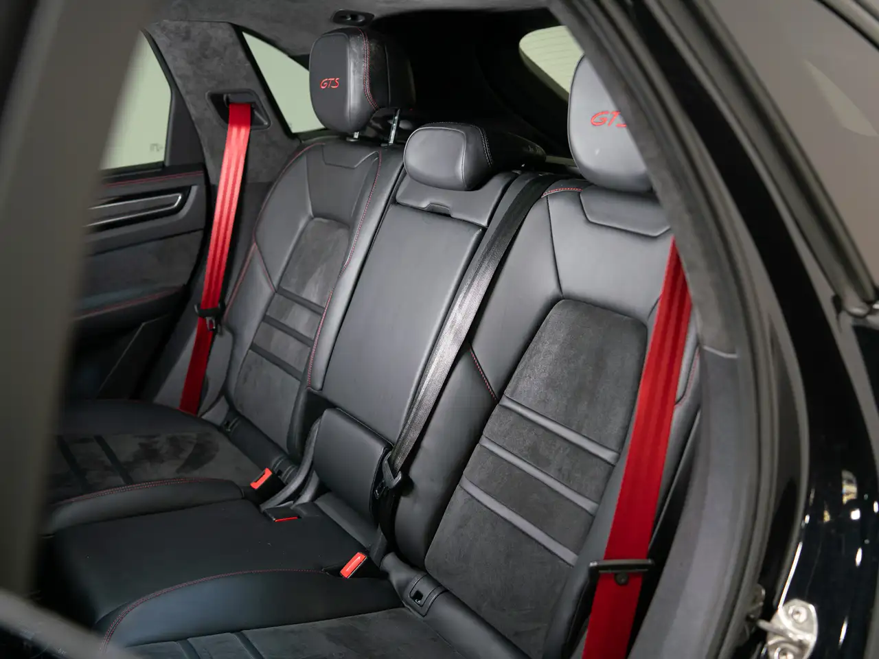 Porsche Cayenne - Image 34