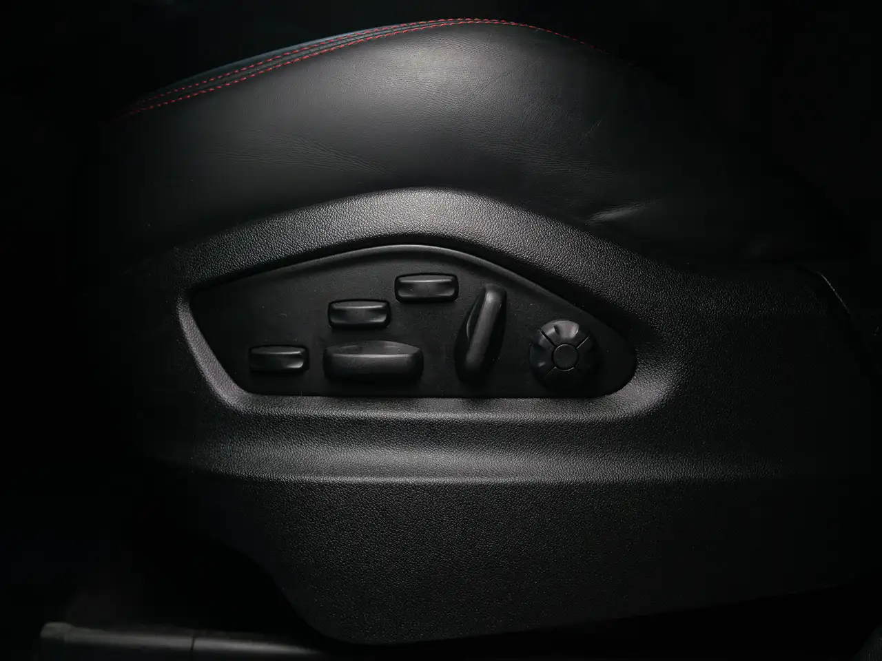 Porsche Cayenne - Image 16