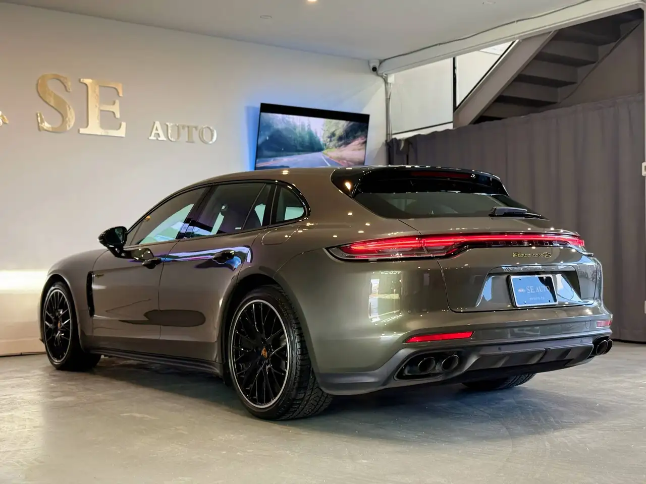 Porsche Panamera - Image 11