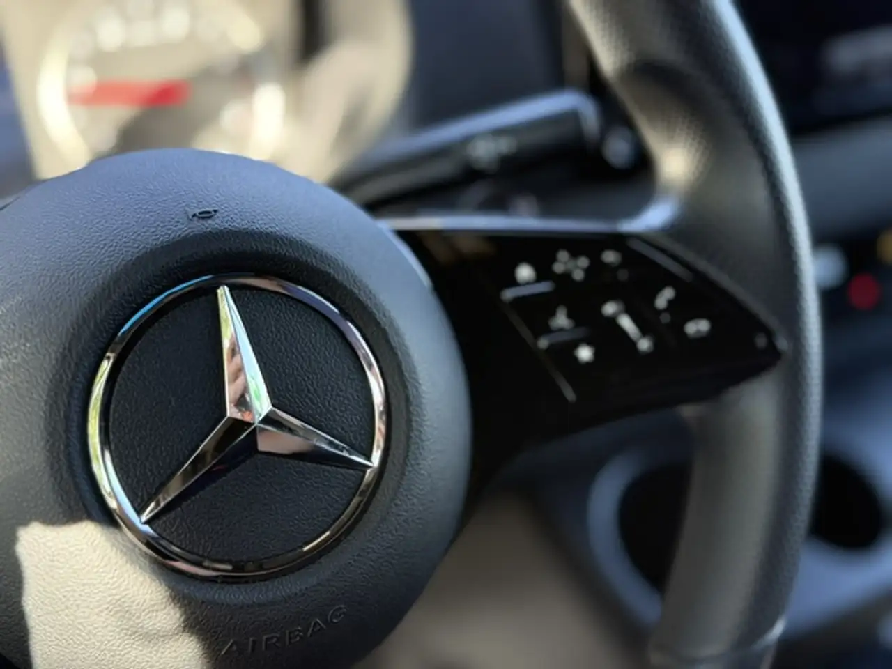 Mercedes-Benz Sprinter - Image 16