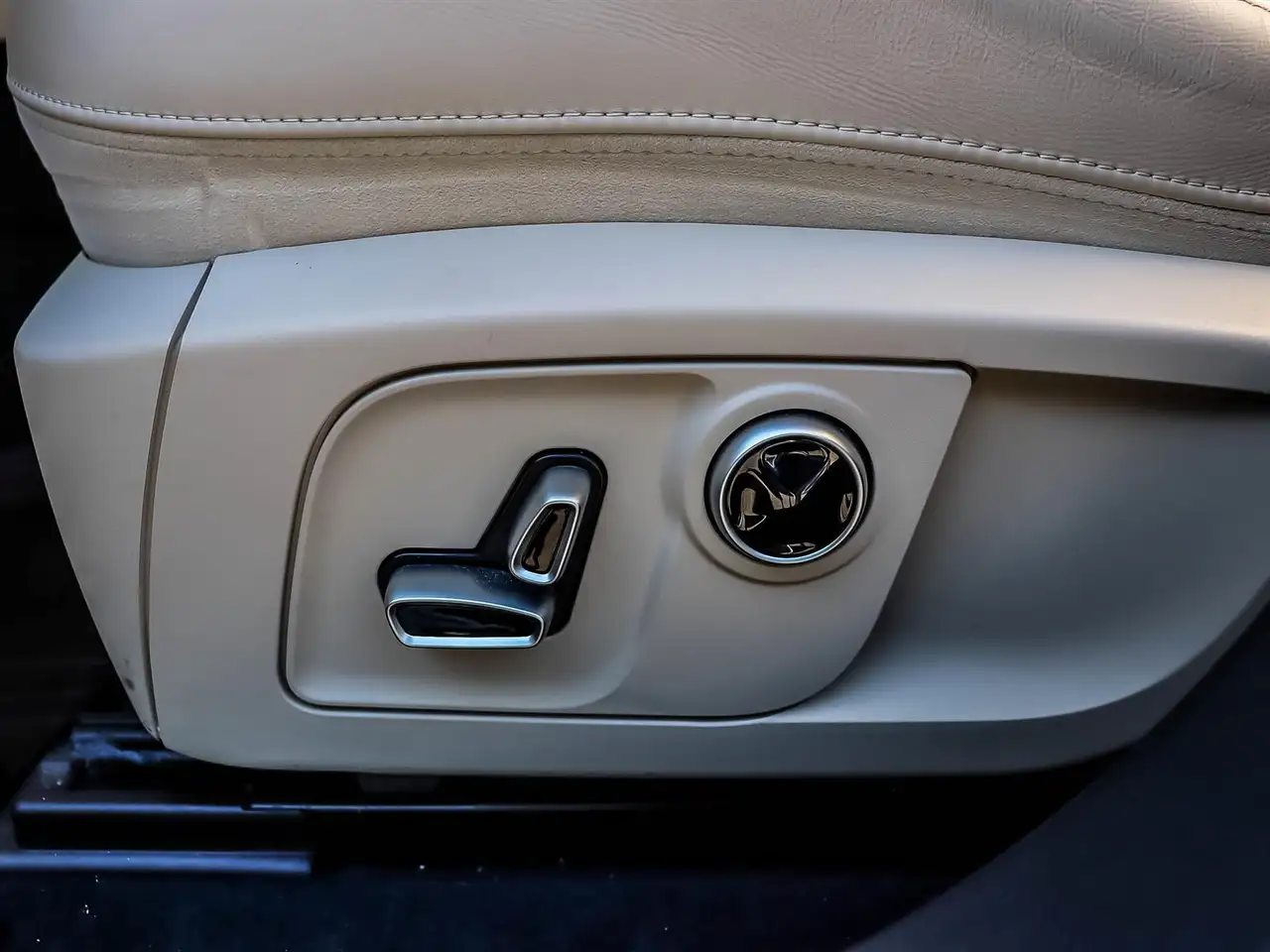 Maserati Levante - Image 22