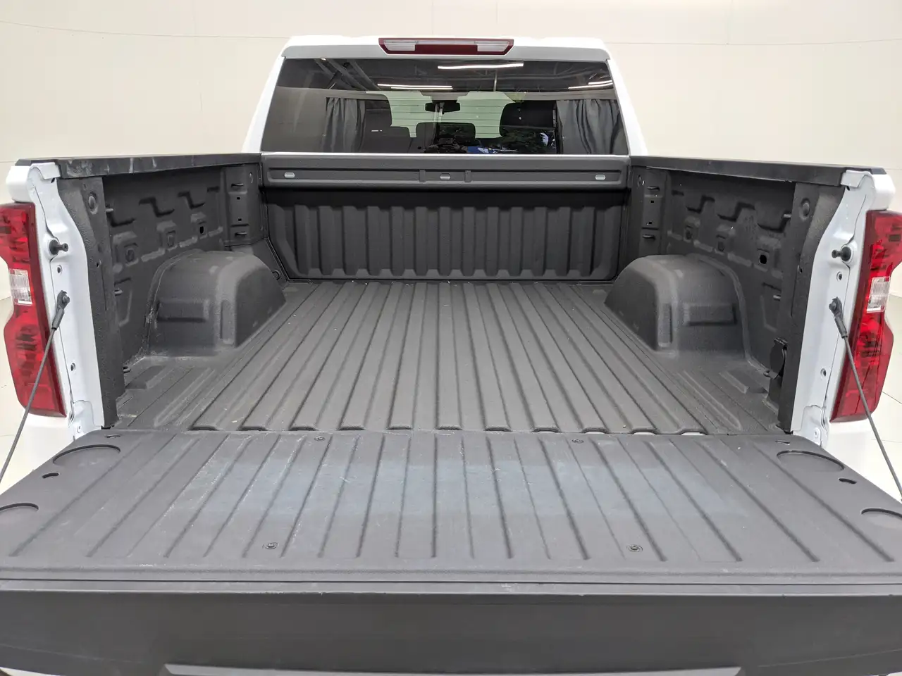 Chevrolet Silverado 1500 - Image 32