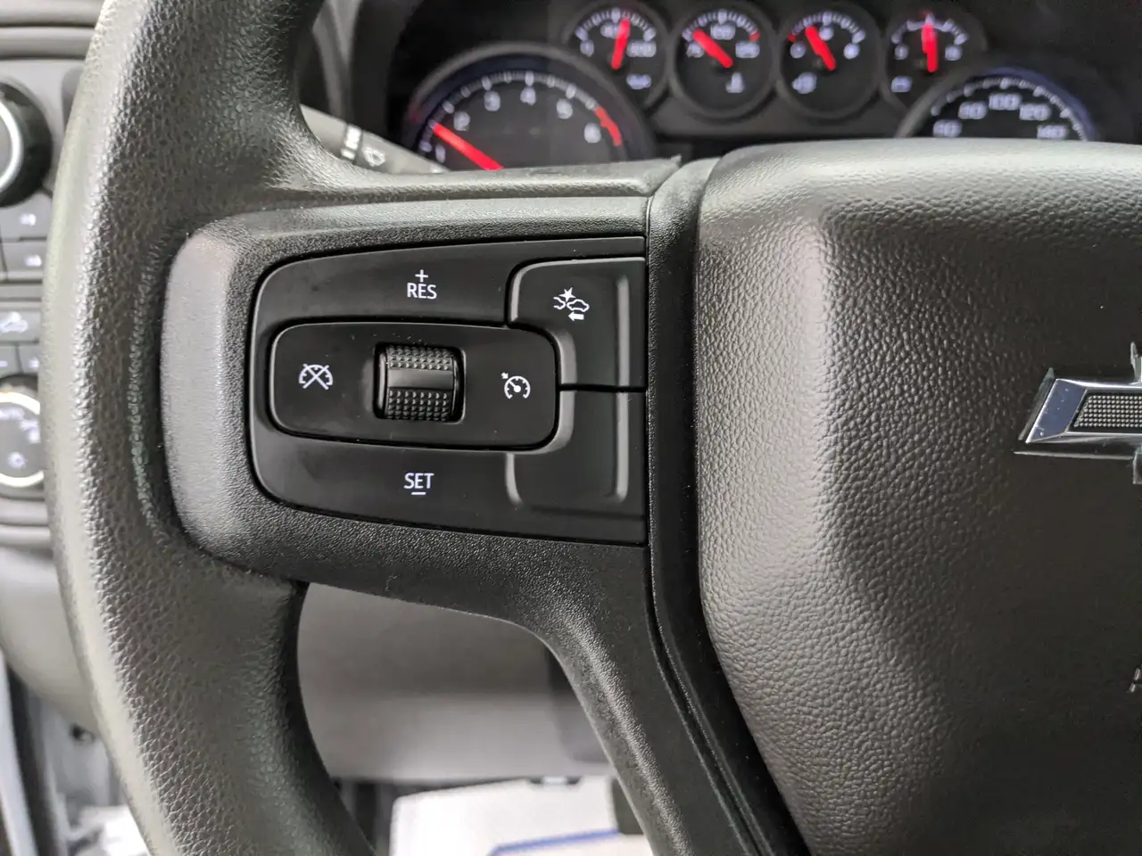 Chevrolet Silverado 1500 - Image 20