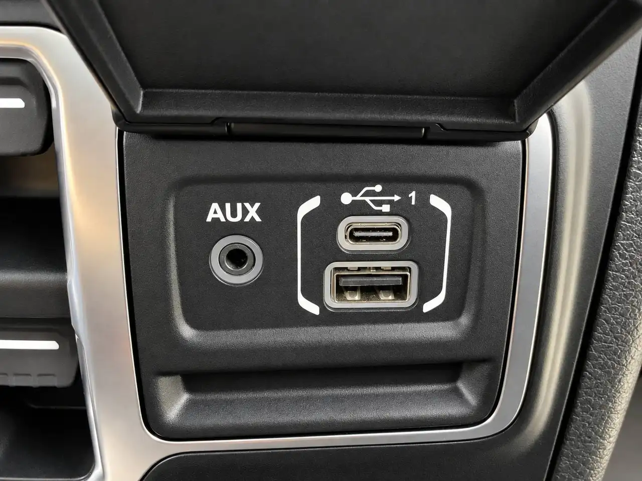 Jeep Wrangler - Image 14
