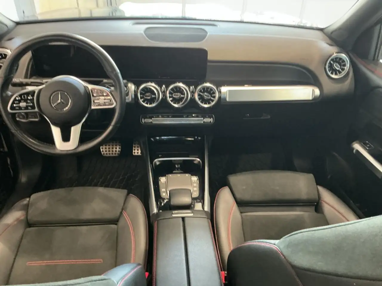 Mercedes-Benz GLB - Image 21