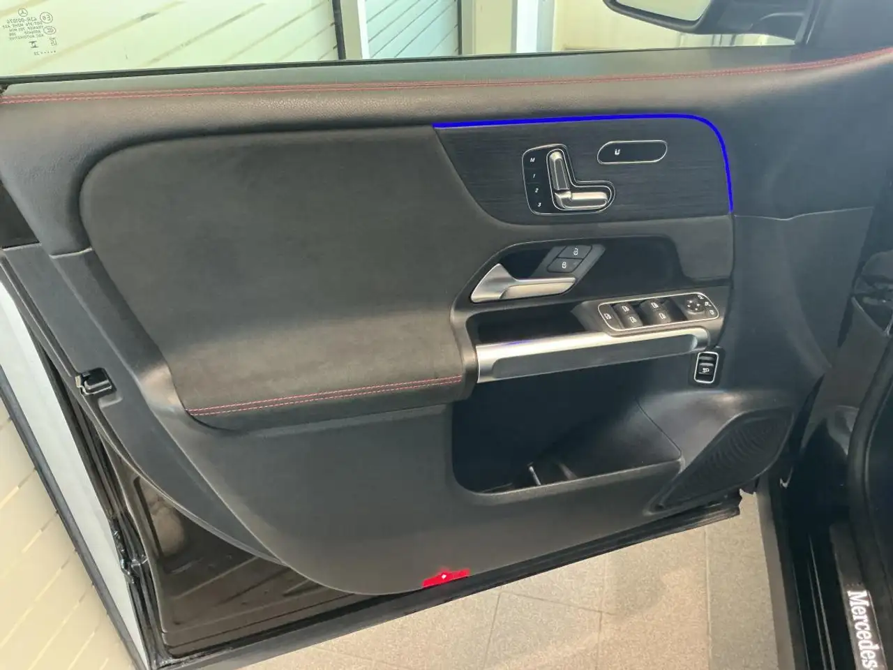 Mercedes-Benz GLB - Image 15