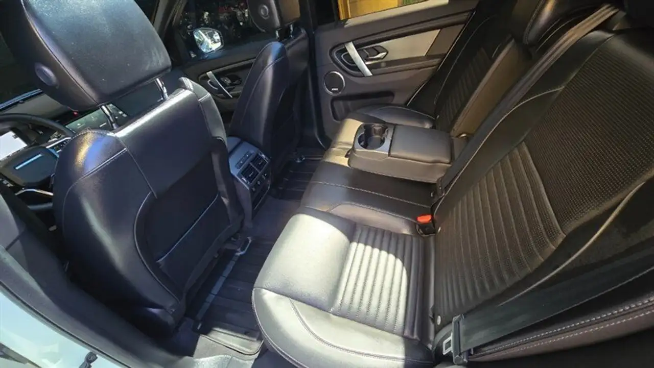 Land Rover Discovery Sport - Image 12